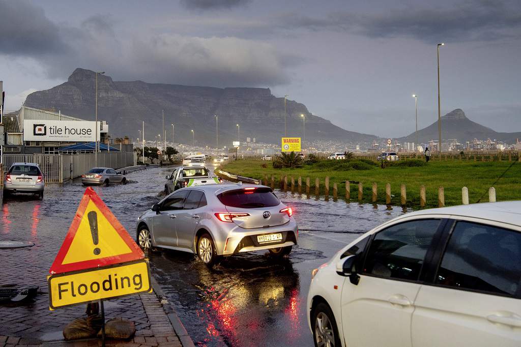 Intense Cold Front Hits Western Cape & Eastern Cape – Comprehensive Weather Update Cold Front