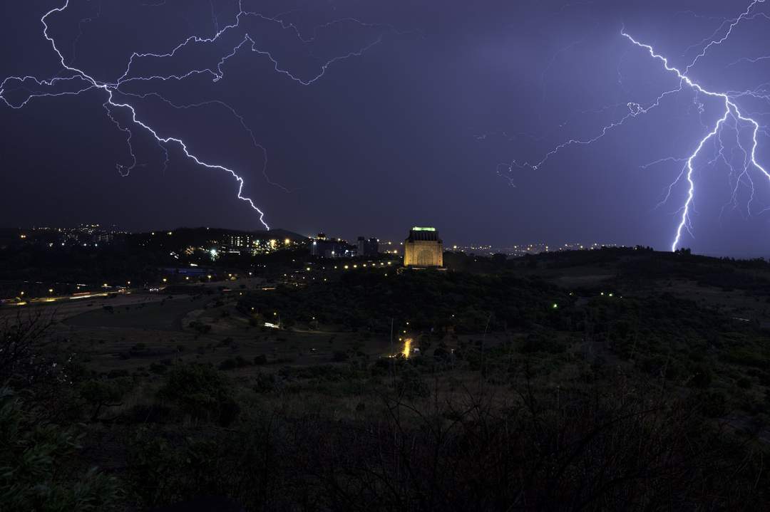 🌩️ Wednesday Weather Update: Thunderstorms in Two Provinces and Chilly Conditions Across South Africa Thunderstorms
